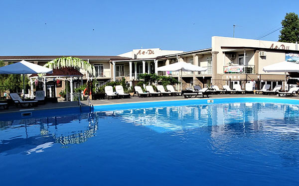 Бассейн гостиницы Леди