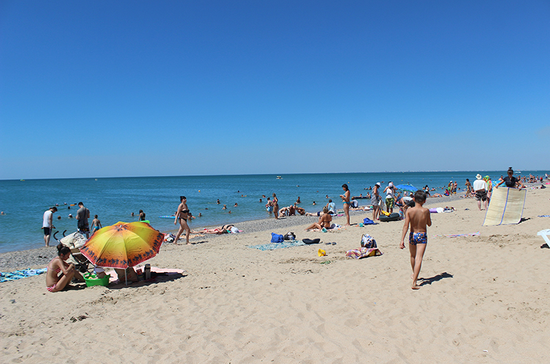 Пляж базы отдыха Прибой в Саках